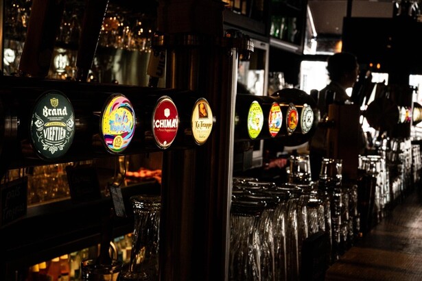 Bierproeverij bij Falstaff